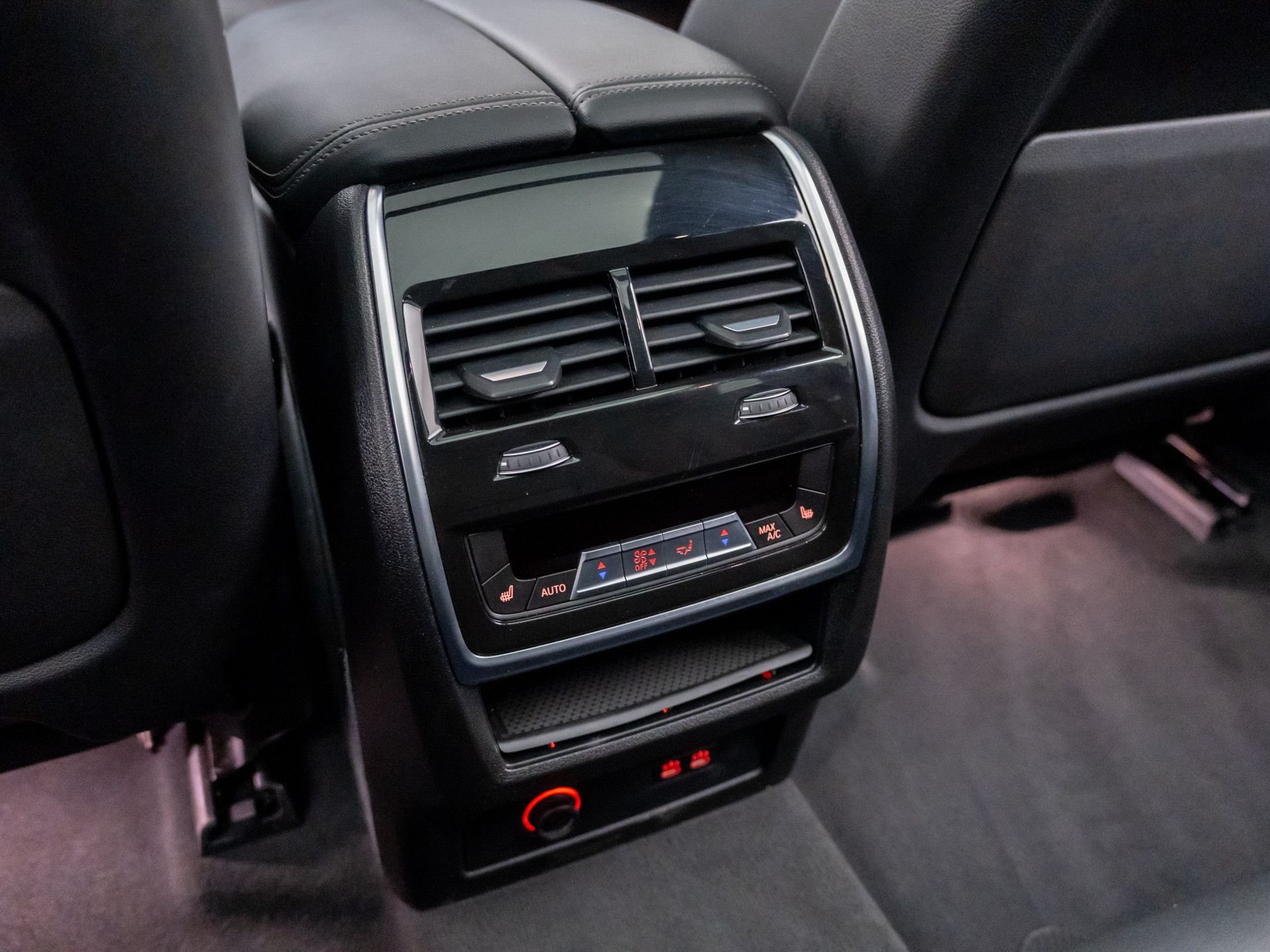 Used 2024 Black BMW xDrive40i image 19