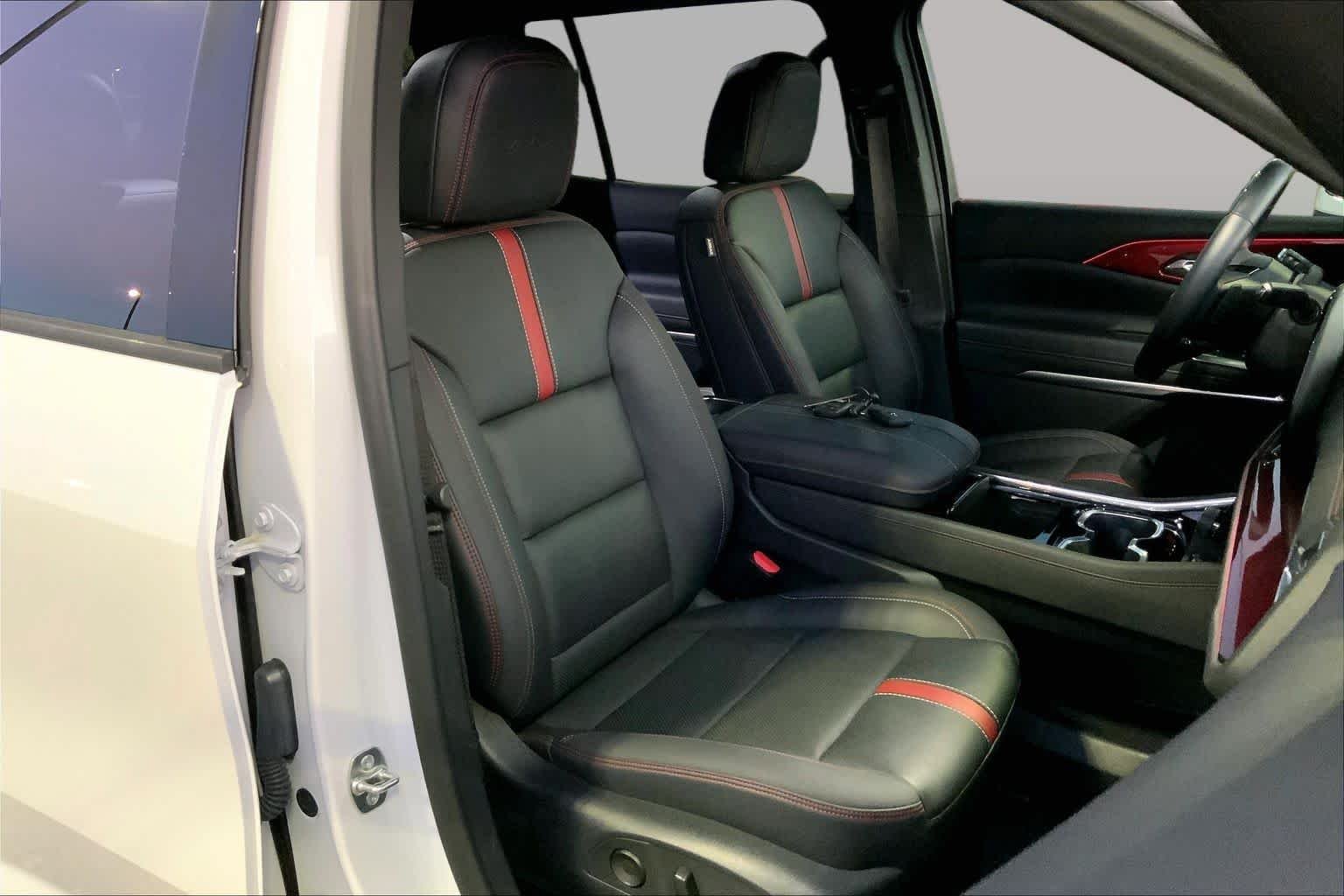 Used 2024 Iridescent Pearl Tricoat Chevrolet FWD RS image 8