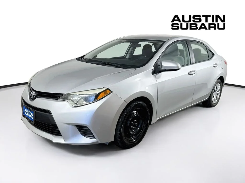 Used 2015 Silver Toyota LE image 3