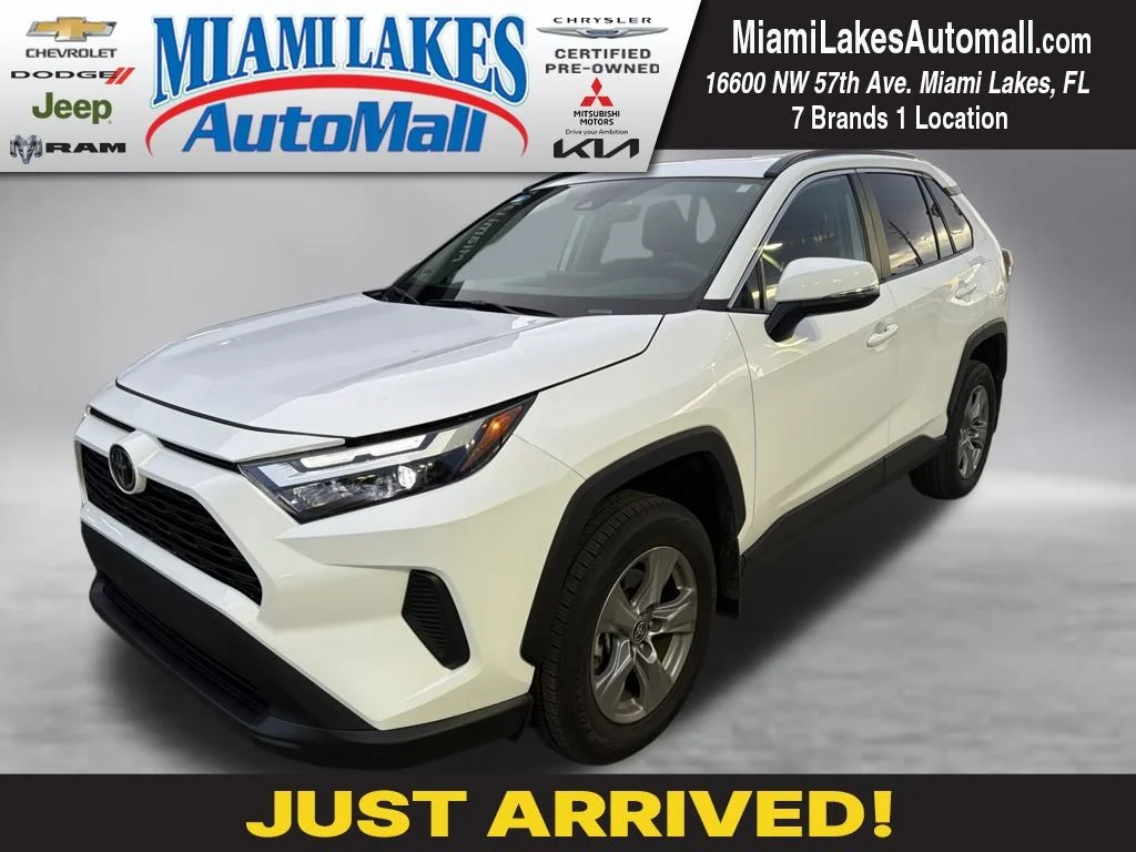 Used 2025 Ice Toyota XLE image 1