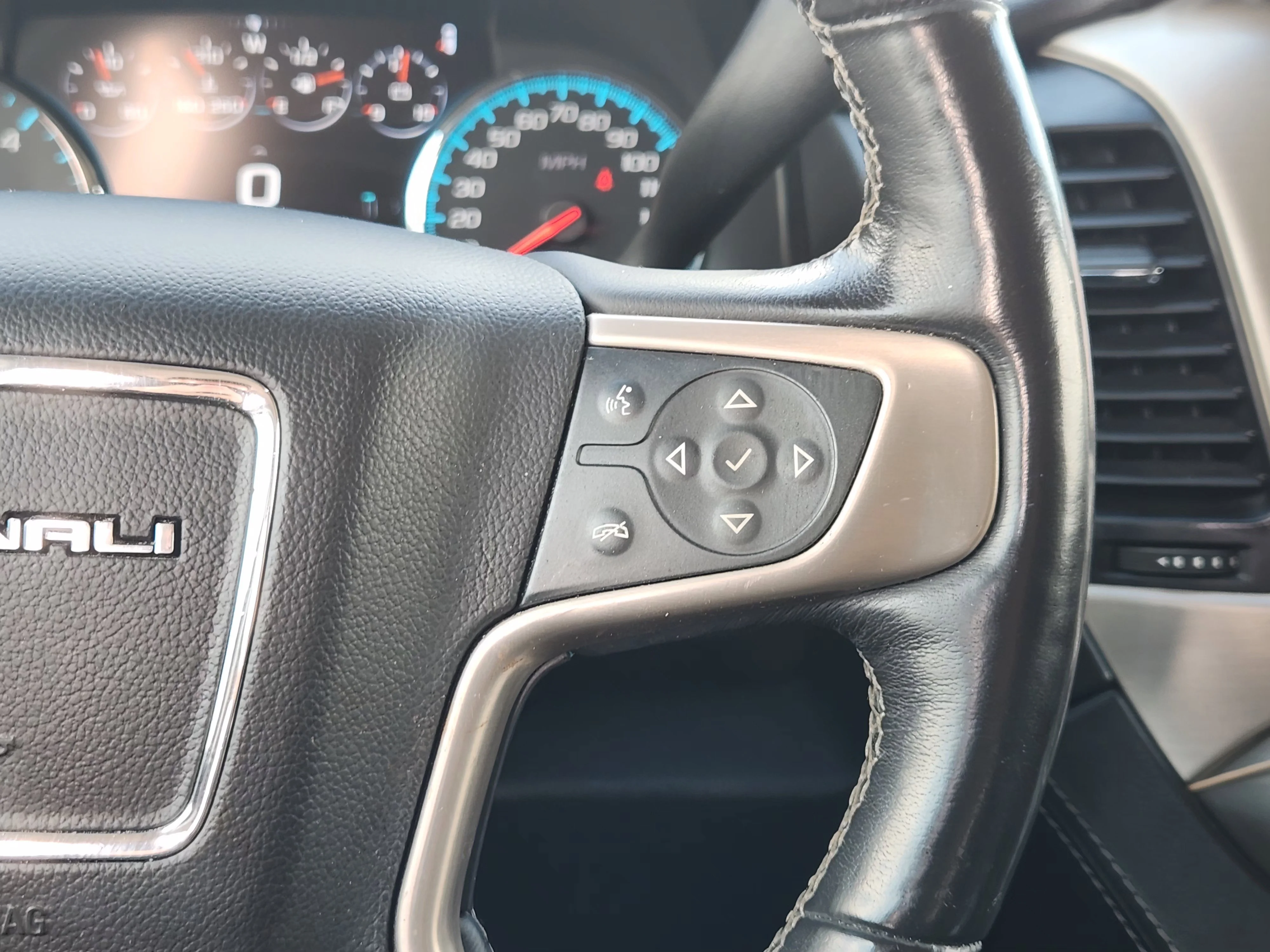 Used 2018 Quicksilver Metallic GMC Denali image 29