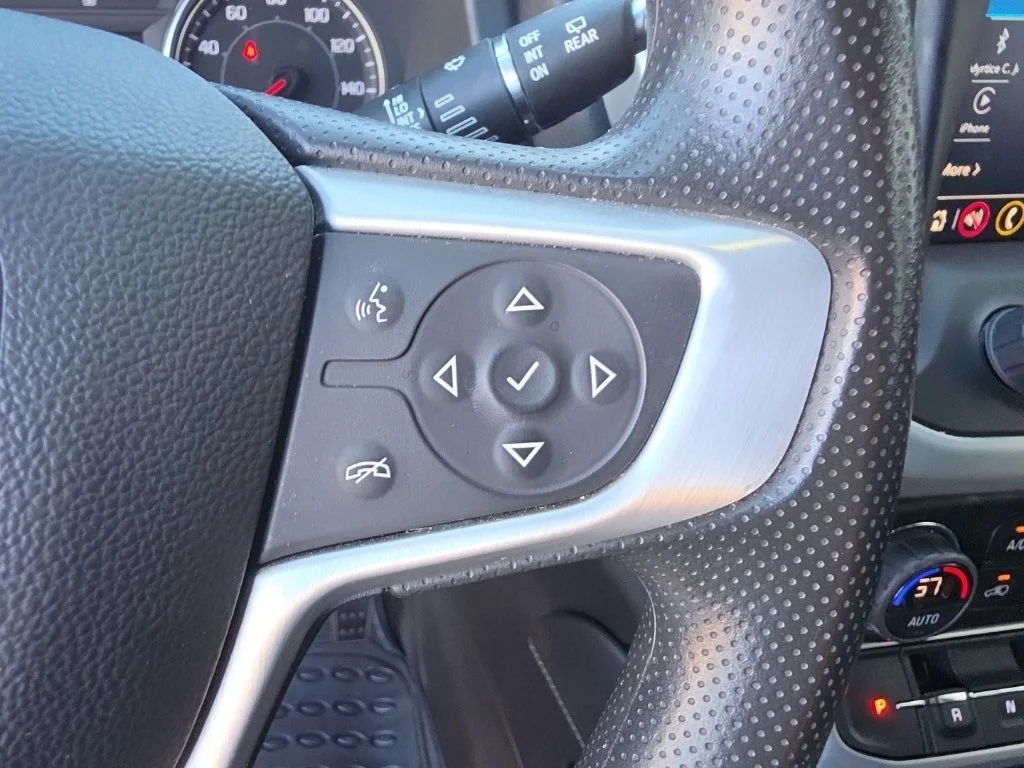 Used 2023 White GMC SLE image 17