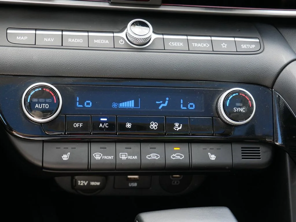 Certified Used 2025  Hyundai SEL Convenience image 22