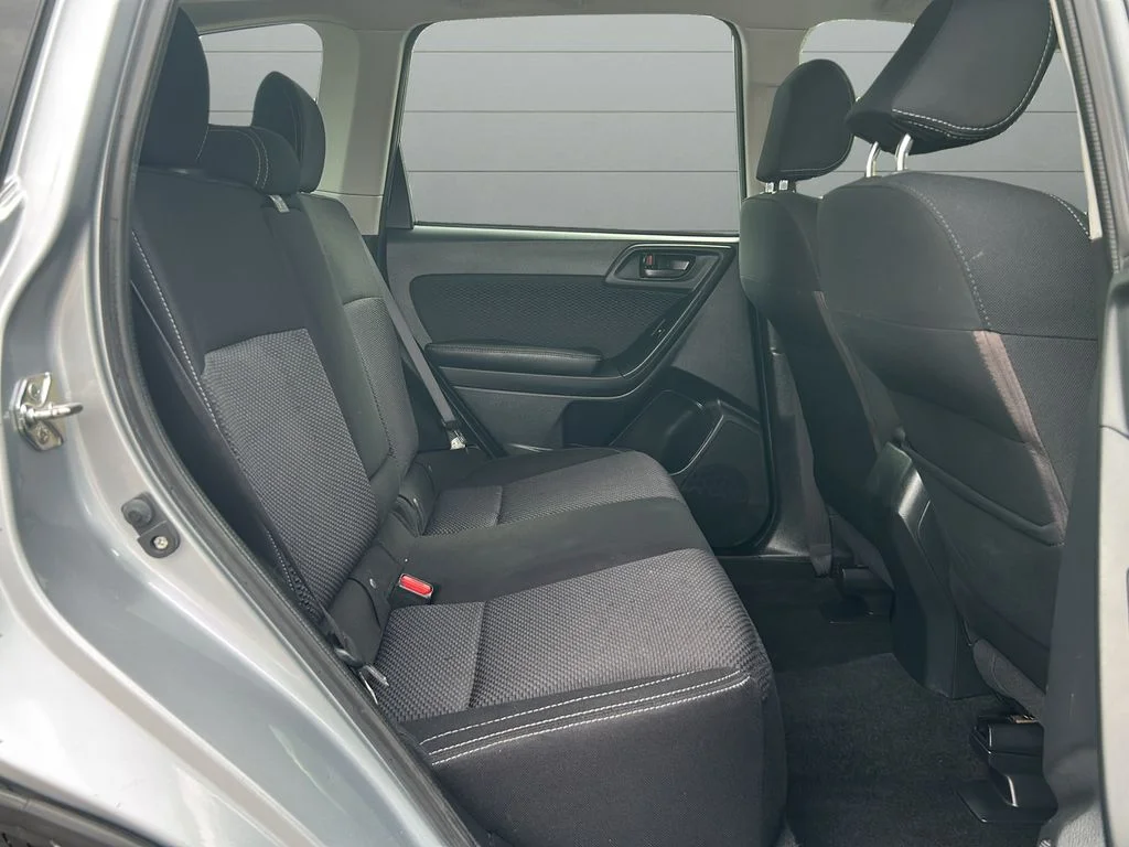 Used 2018 Silver Subaru 2.5i Premium image 13