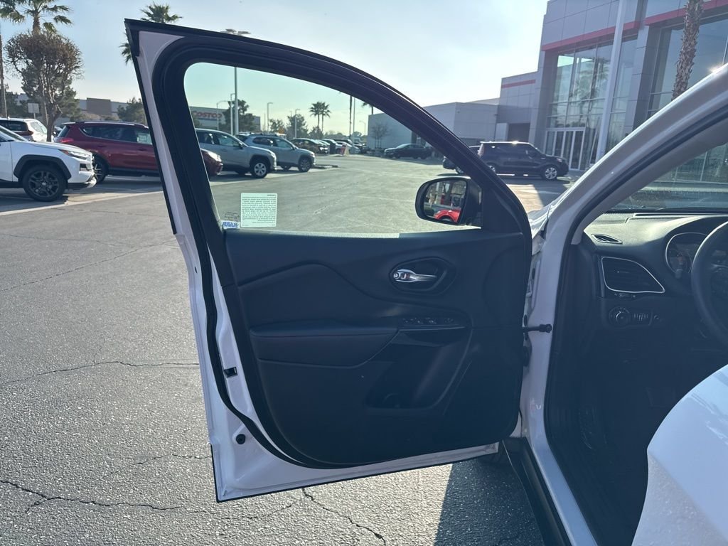 2023 Jeep Cherokee Altitude Lux - Photo 12