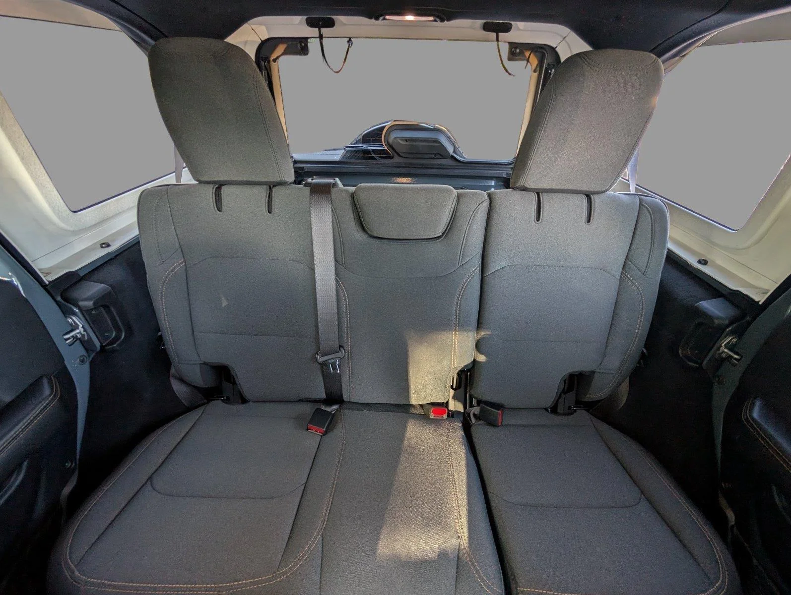 Used 2026 Anvil Clearcoat Jeep Sahara image 31