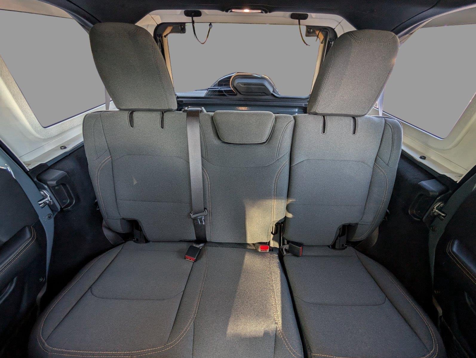 Used 2026 Anvil Clearcoat Jeep Sahara image 31