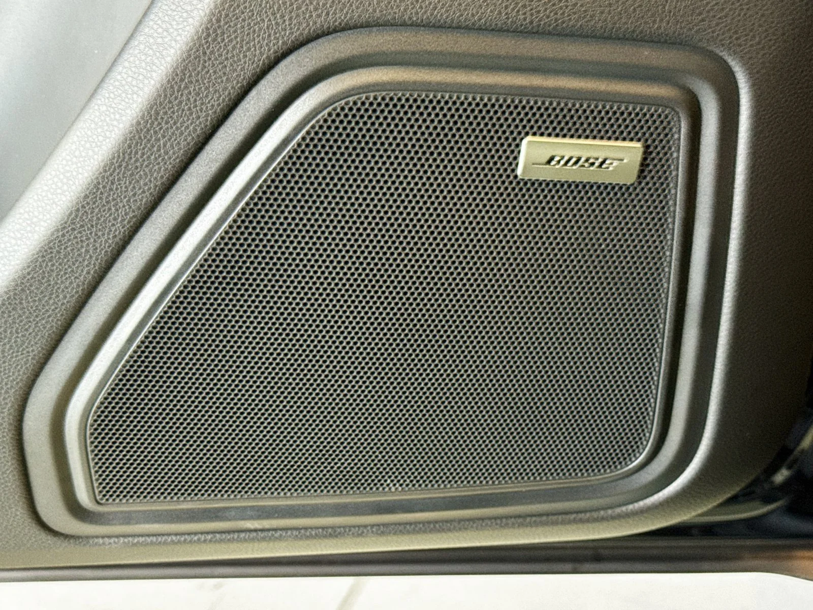 2026 Porsche Macan T - Photo 12