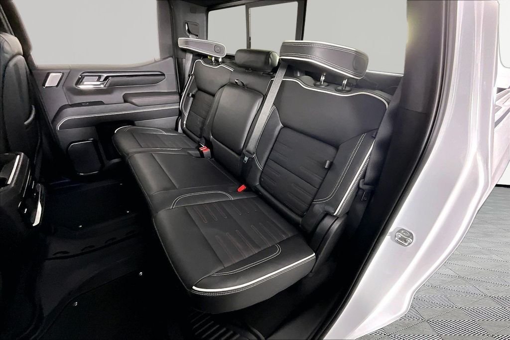 Used 2026 White GMC AT4X image 22