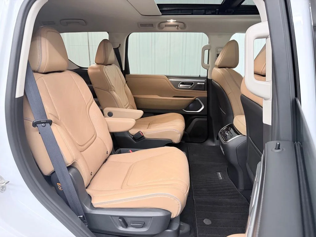 New 2027 RADIANT WHITE INFINITI Luxe 2WD image 45