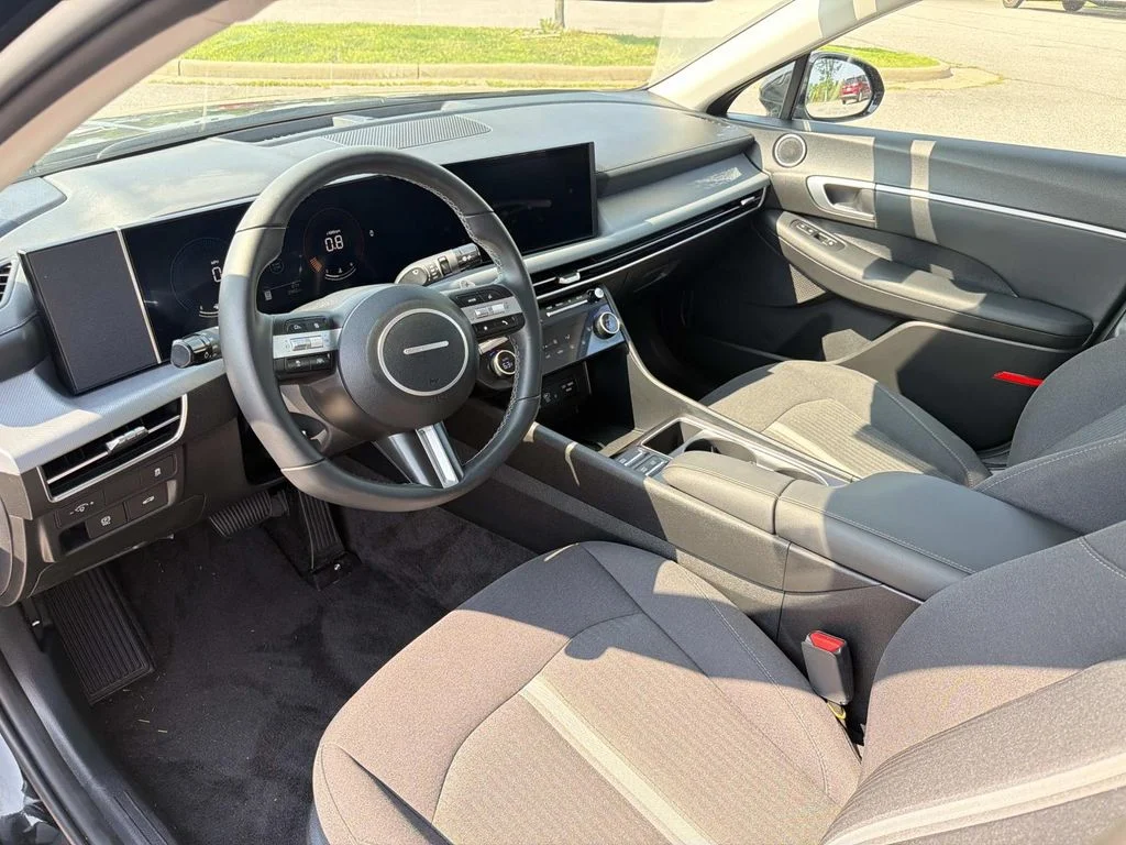 Used 2026 Black Hyundai SEL Sport image 3