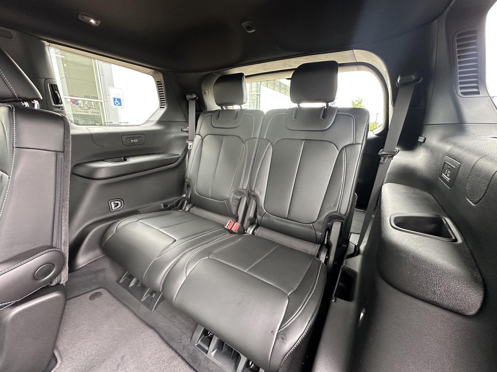 New 2026 Diamond Black Crystal Pearl-Coat Exterior Paint Jeep Limited image 30