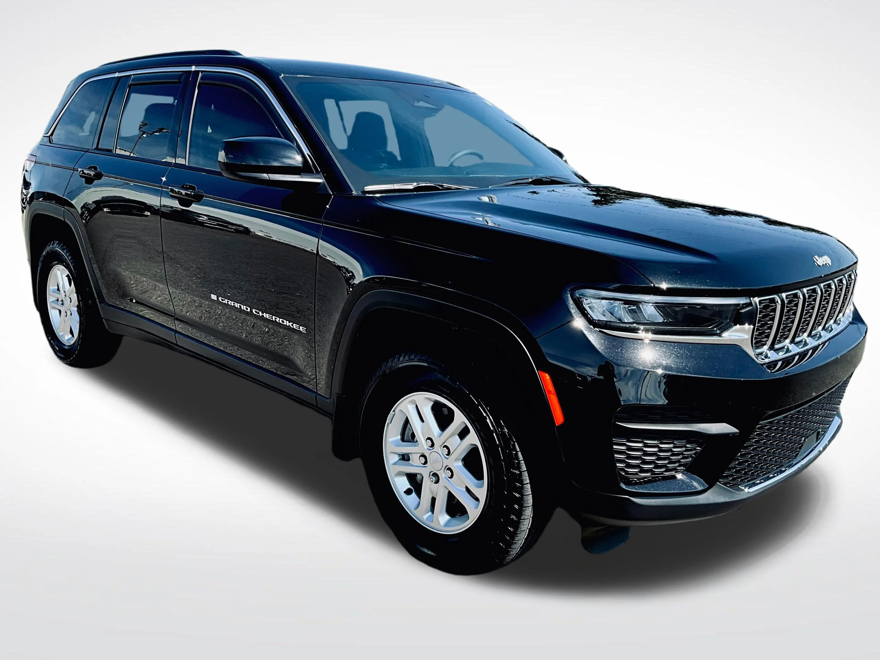 Used 2025 Black Jeep Laredo image 7