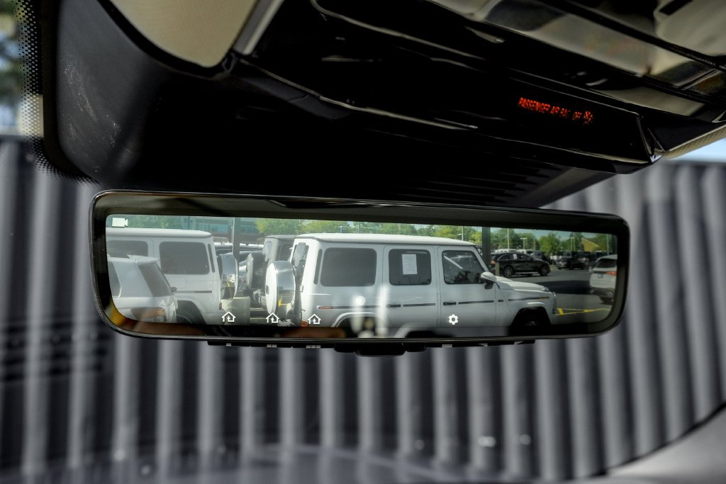 New 2027 Varesine Blue Land Rover SE image 15
