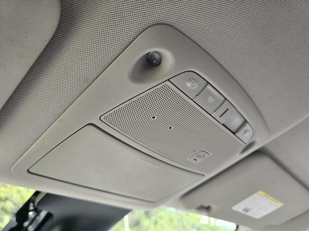Used 2019 White Nissan SL image 24
