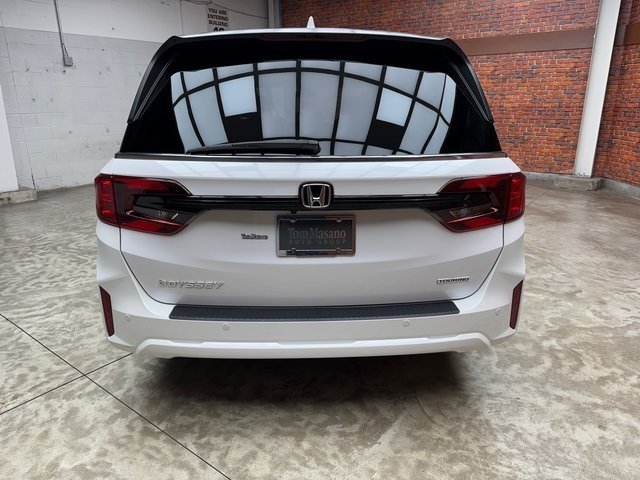 2023 Honda Odyssey Touring photo 4
