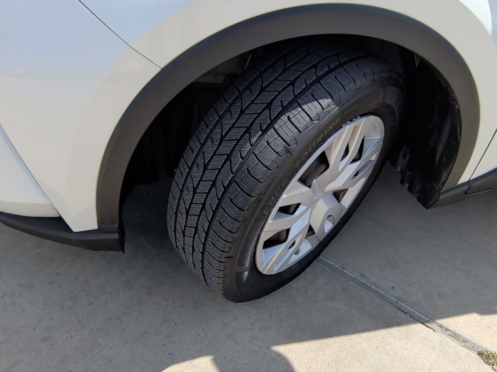 Used 2020 White Toyota LE image 39