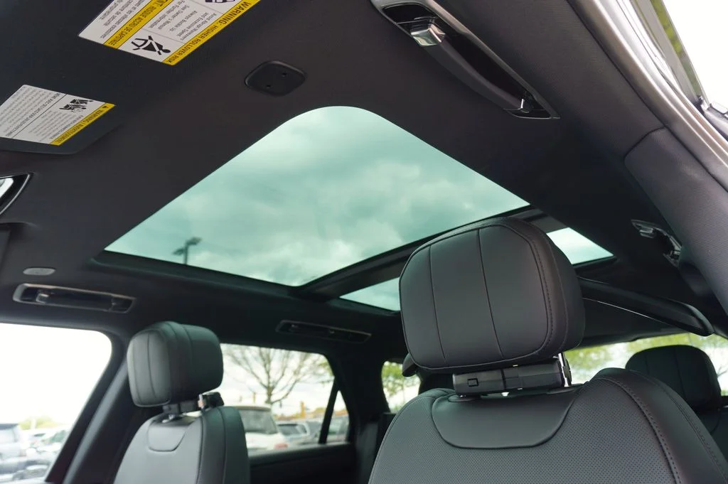 New 2026 Carpathian Grey Land Rover Dynamic SE image 15