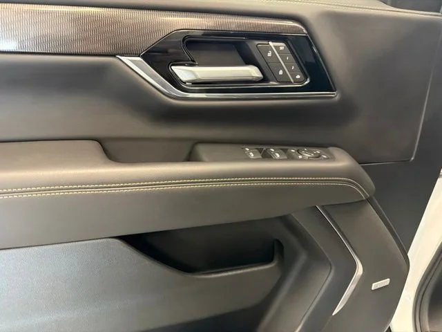 Used 2025 White GMC Elevation image 37