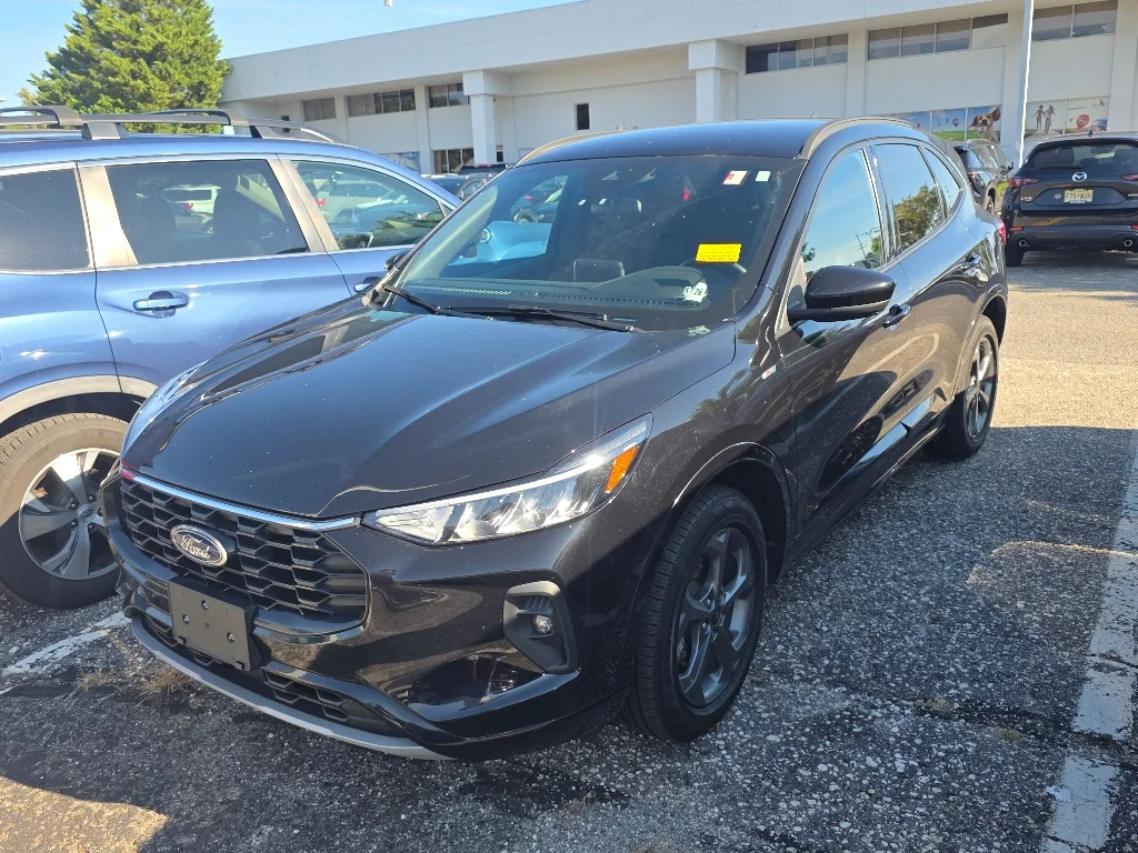 Used 2023 Agate Black Ford ST-Line Select image 1