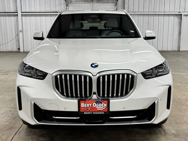 Used 2024 White BMW sDrive40i image 2
