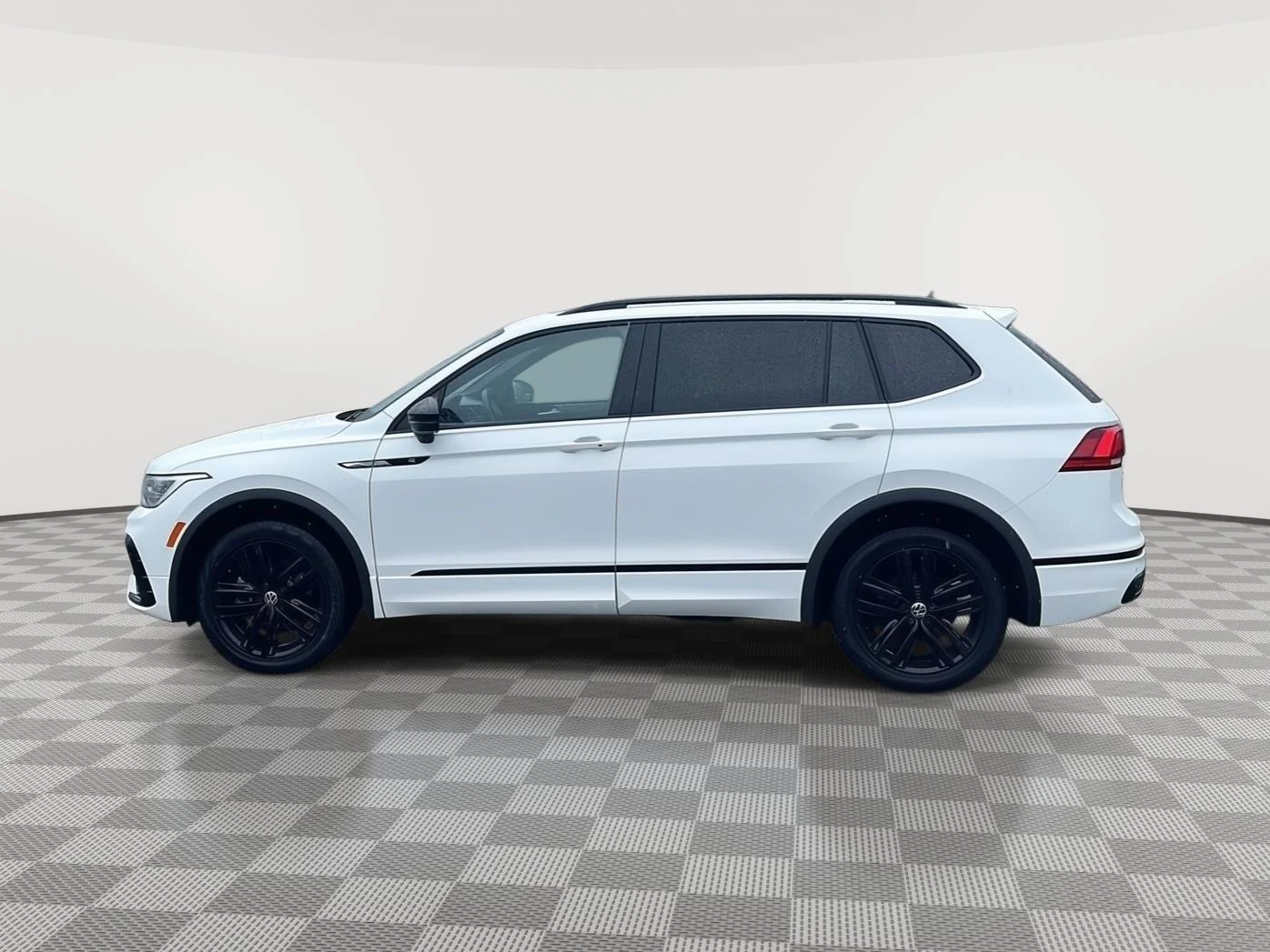 Used 2022 Oryx White Pearl Volkswagen SE R-Line Black image 8