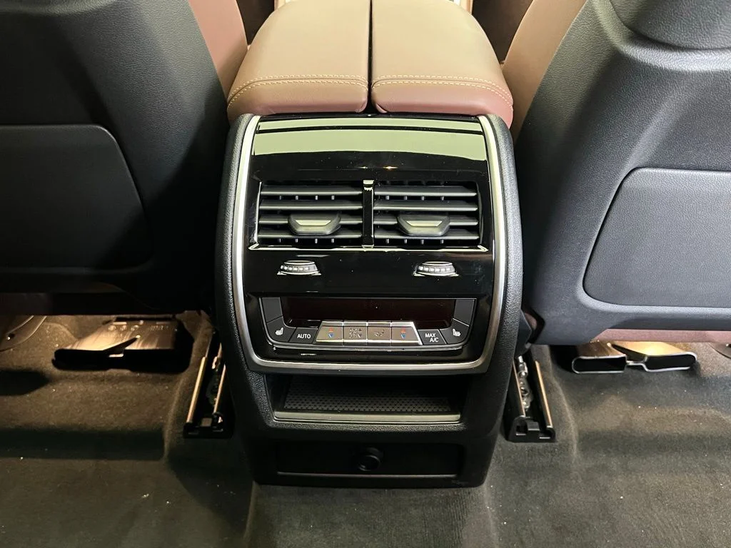 New 2027 Black Sapphire Metallic BMW xDrive40i image 9