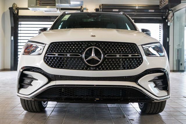 New 2026 MANUFAKTUR Moonlight White Metallic Mercedes-Benz GLE 350 image 35