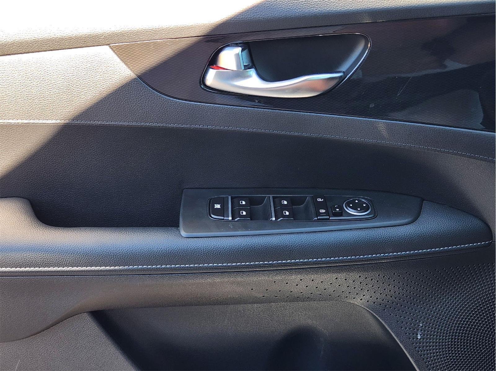 Used 2024 Snow White Pearl Kia GT-Line image 24