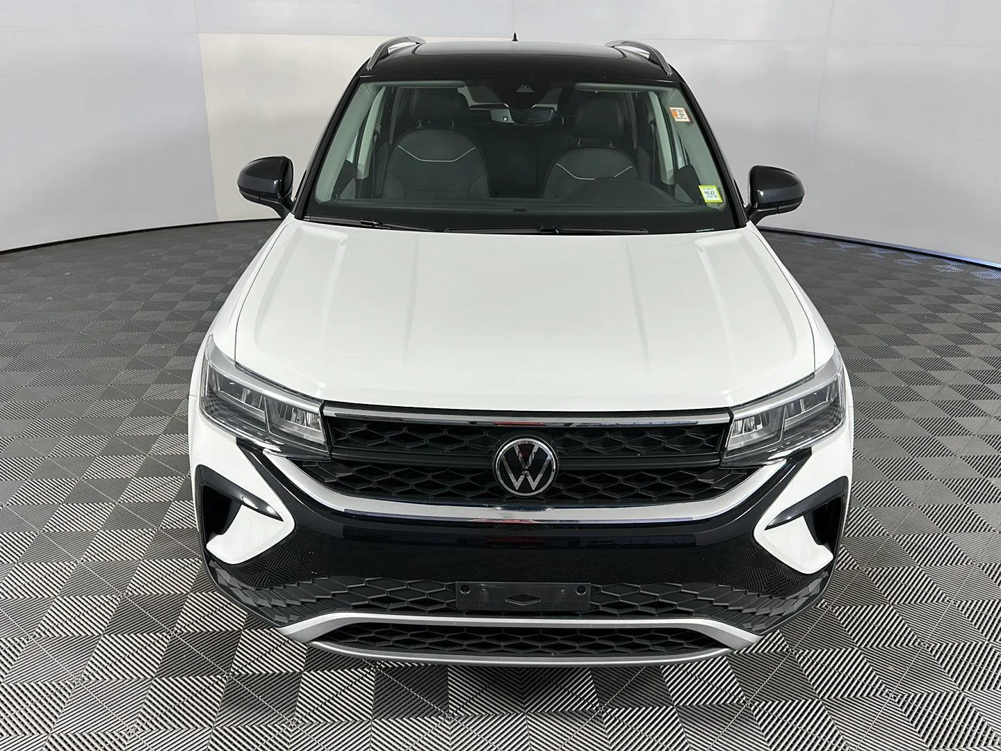 Used 2023 Pure White w/Deep Black Roof Volkswagen SE image 3