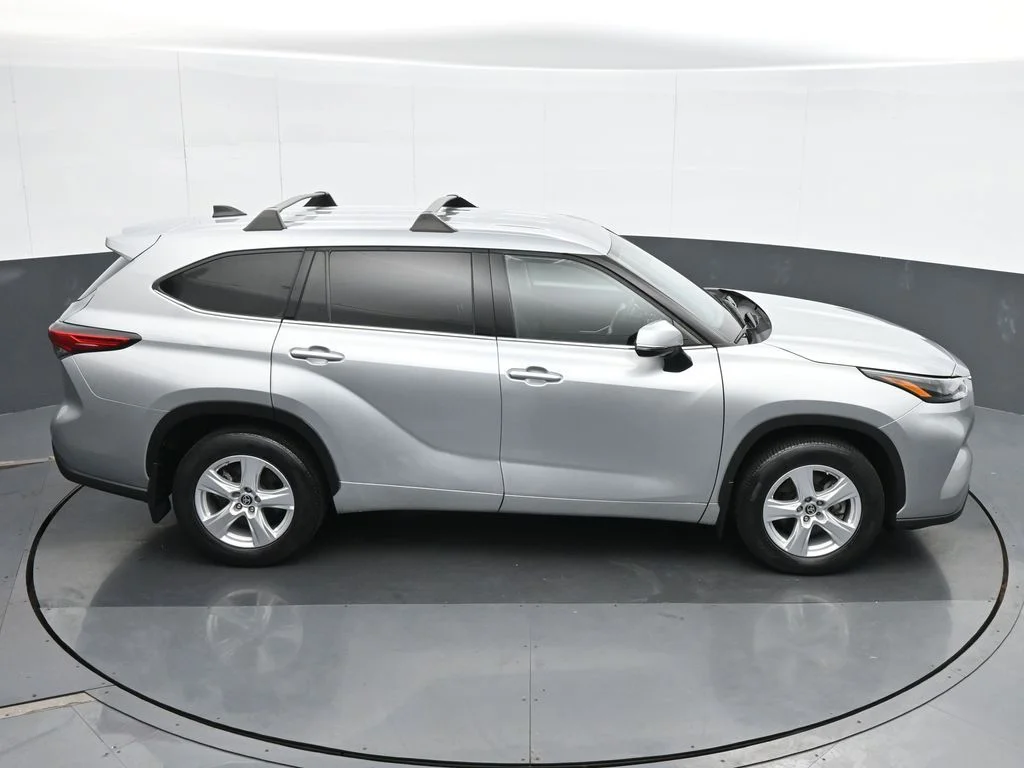 Used 2022 Silver Toyota L image 24