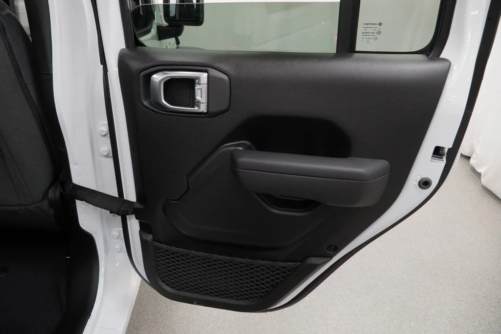 New 2027 Bright White Clear-Coat Paint Jeep Sport S image 32