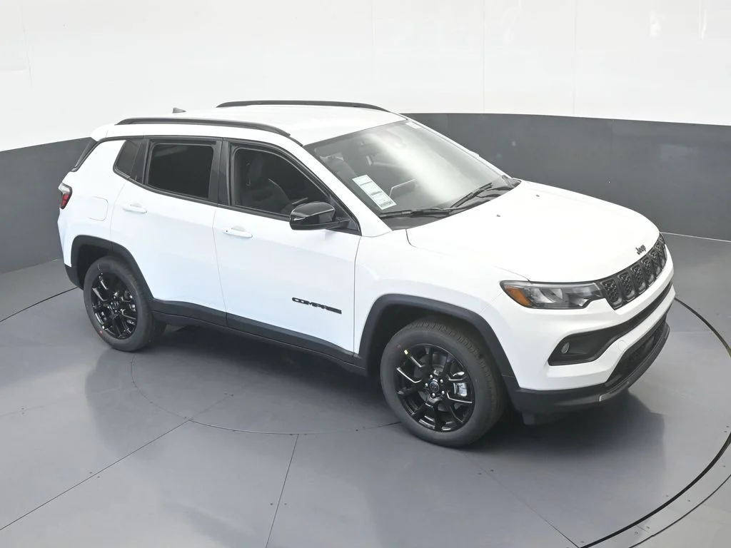 New 2026 Bright White Clear-Coat Exterior Paint Jeep Latitude image 46