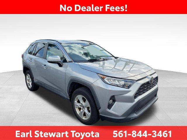 Used 2021 Silver Toyota XLE image 3