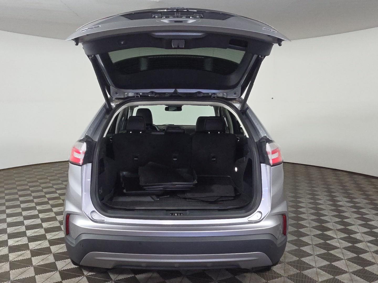 Used 2024 Iconic Silver Ford SEL image 19