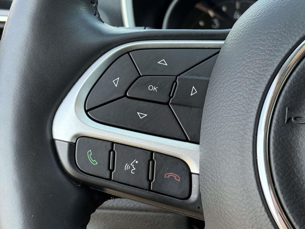 Used 2018 Black Jeep Latitude image 23