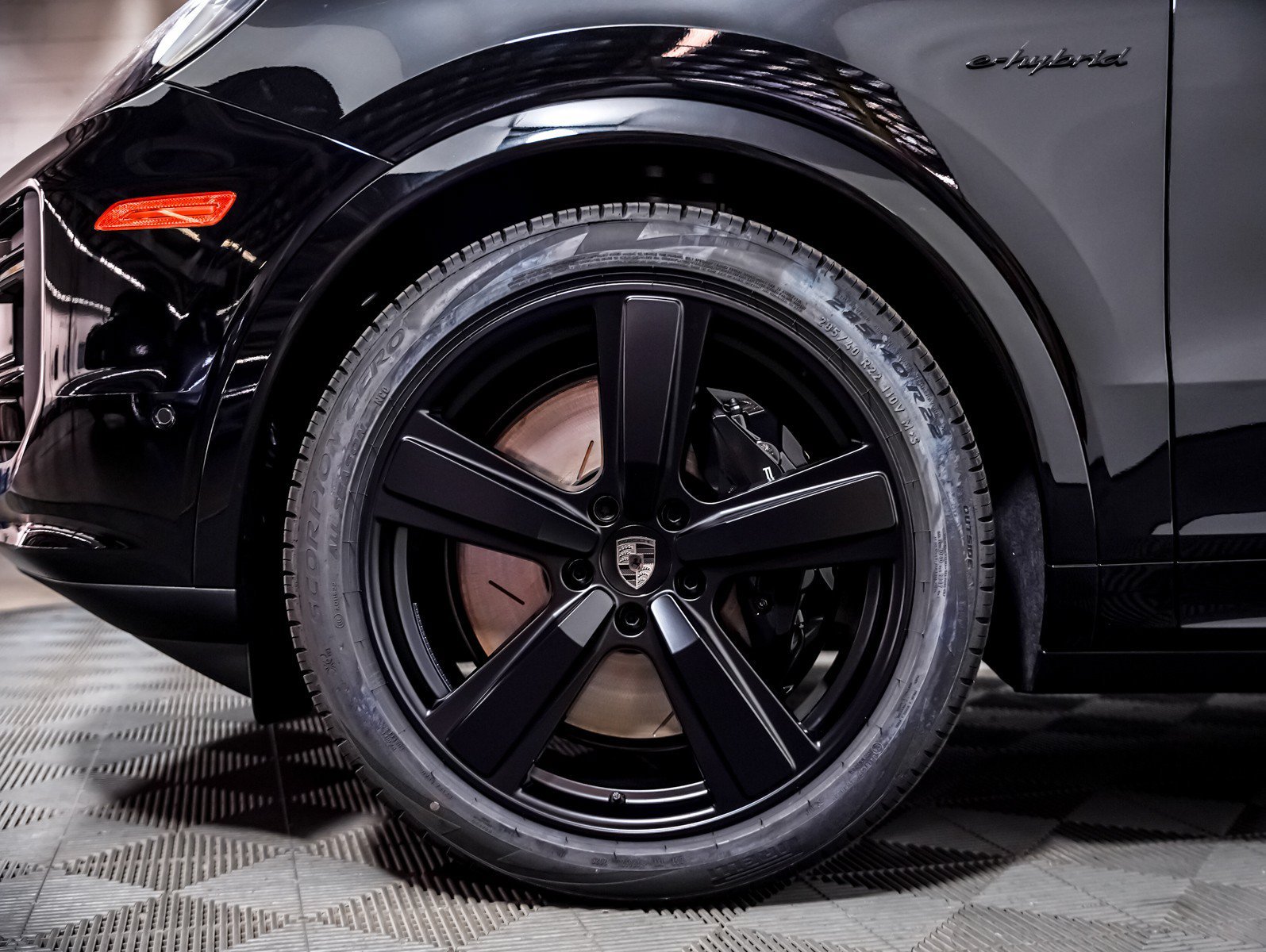 New 2026 CHROMITE BLACK Porsche Turbo E-Hybrid image 14