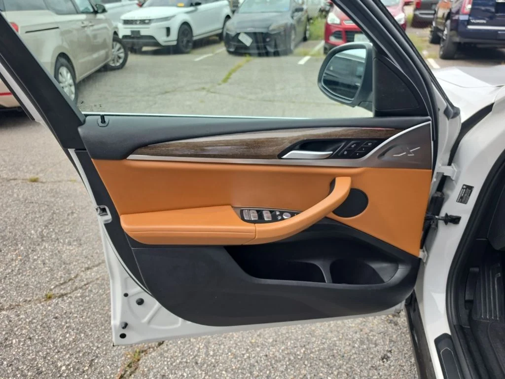Used 2022 White BMW xDrive30i image 10