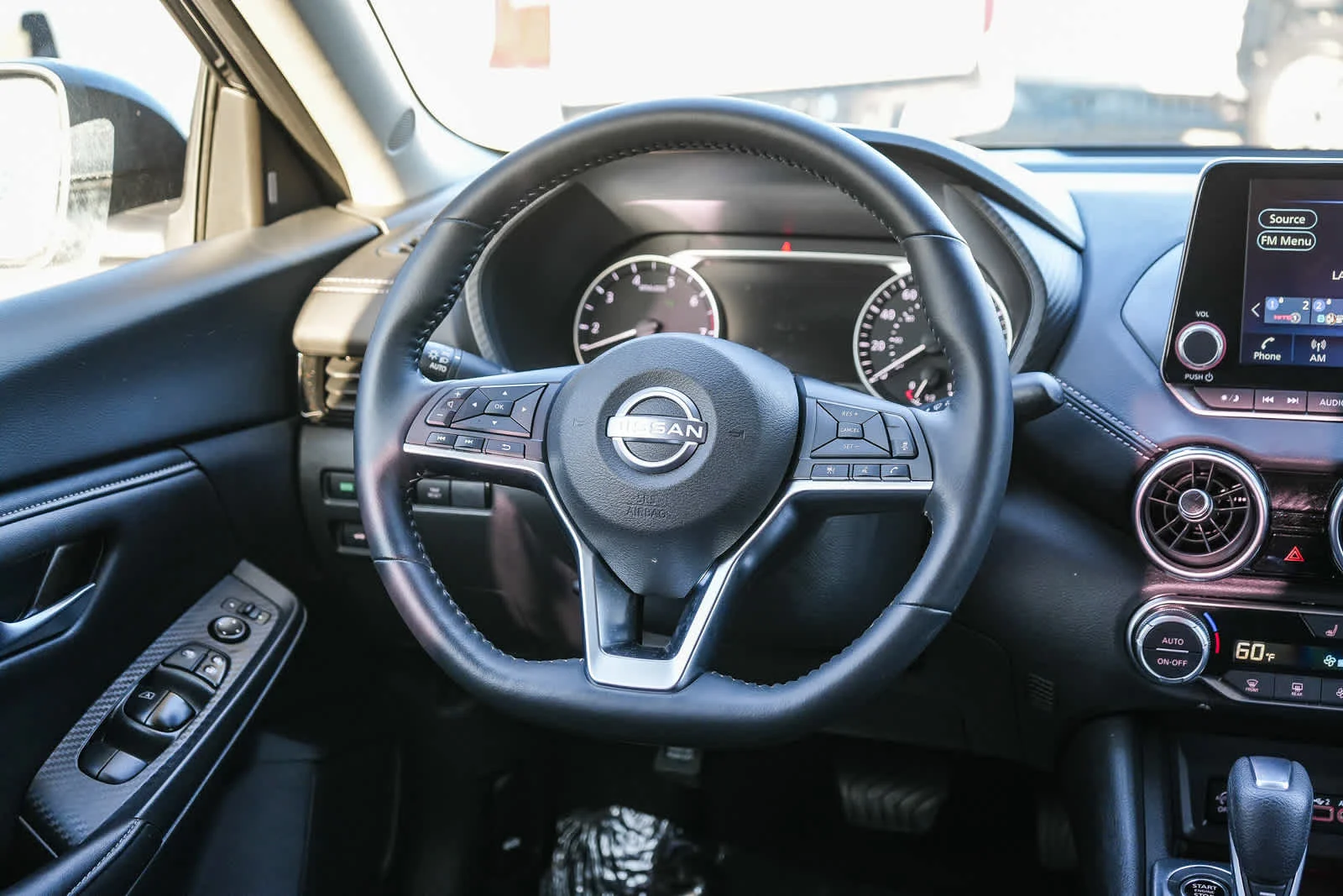 Used 2025 Super Black Nissan SV image 15