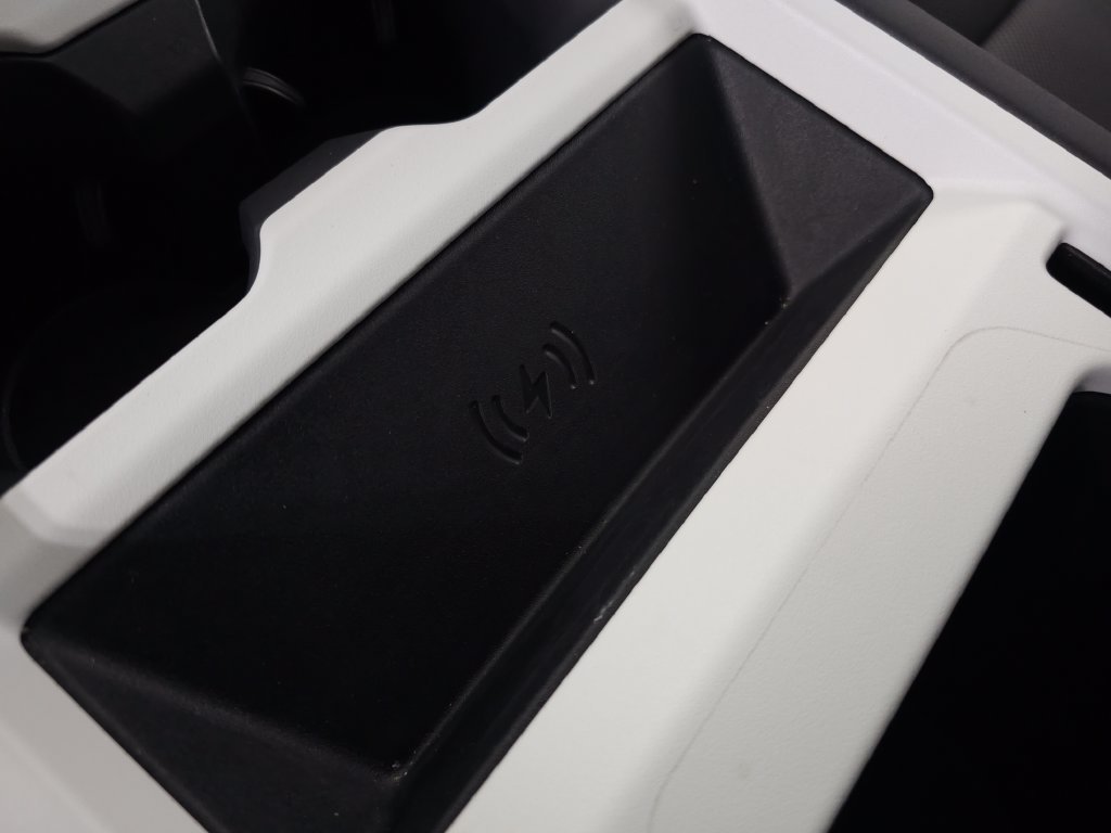 Certified Used 2025 Black Land Rover S image 33