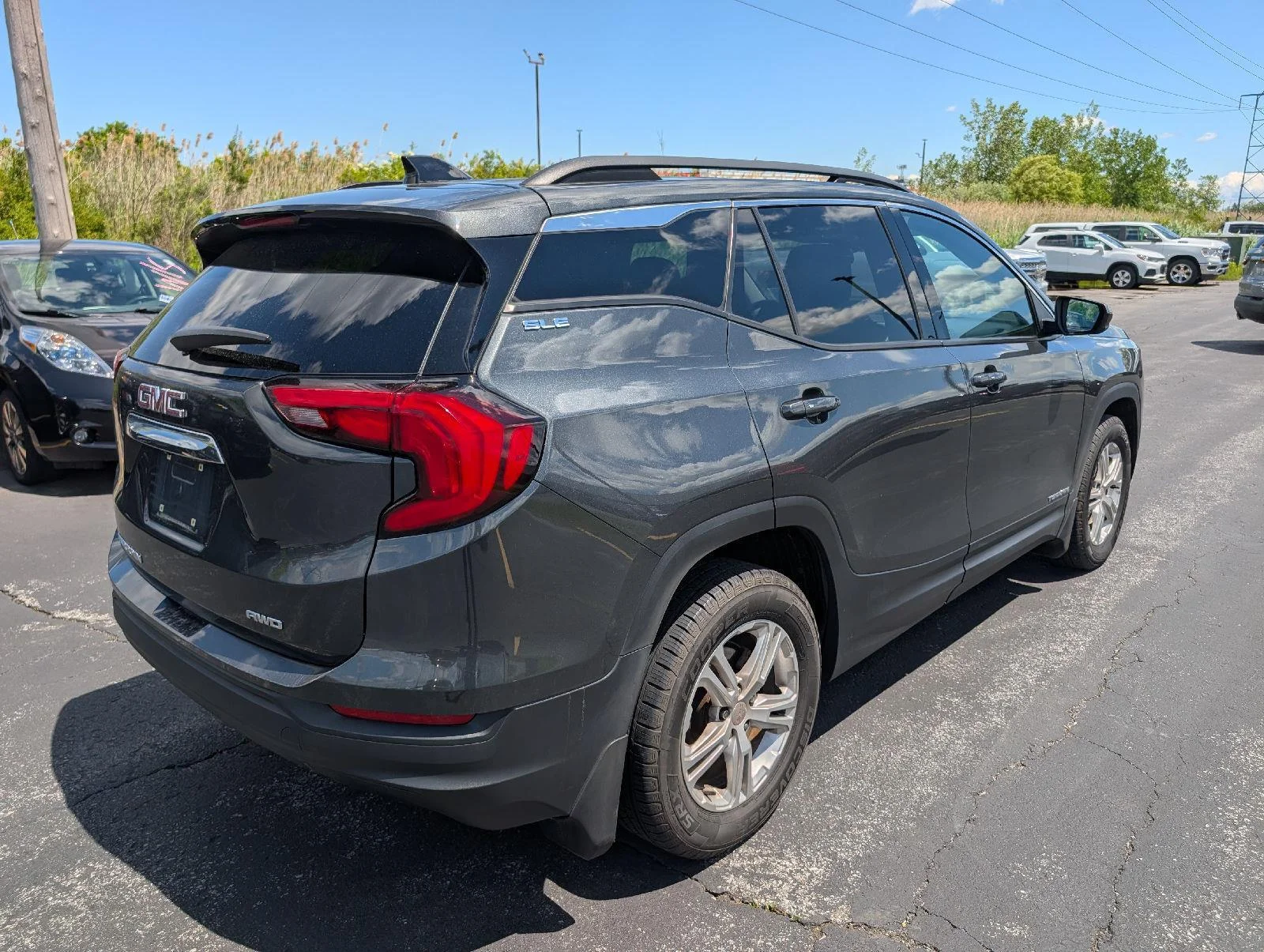 Used 2018 GRAPHITE GRAY METALLIC GMC SLE image 10