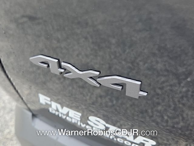 New 2026 Diamond Black Crystal Pearl-Coat Exterior Paint Jeep Limited image 11