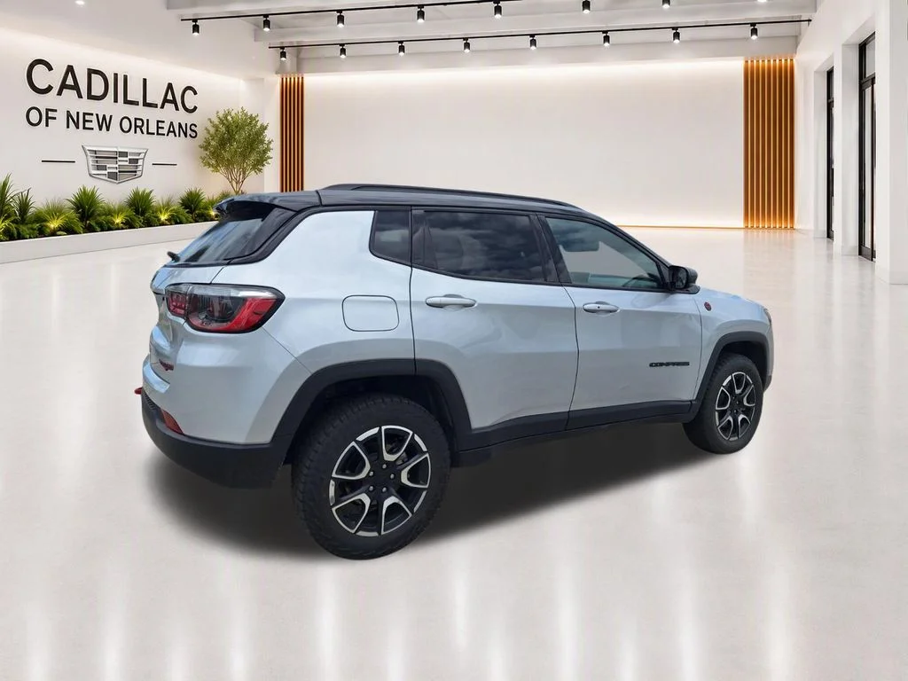 Used 2024 Silver Jeep Trailhawk image 3