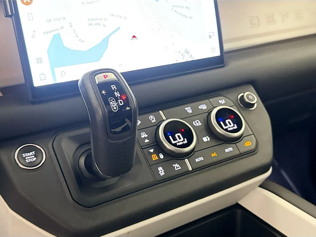 Used 2025 Gray Land Rover X-Dynamic SE image 17