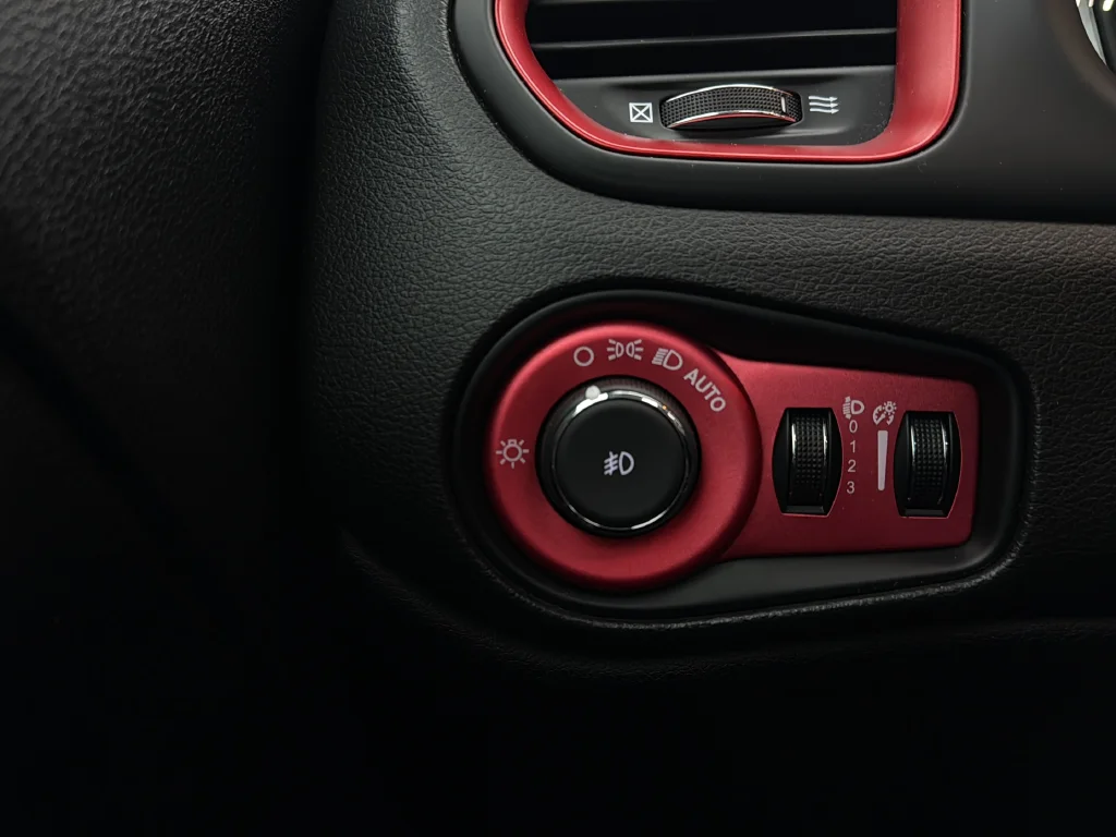 Used 2016 Alpine White Jeep Trailhawk image 17