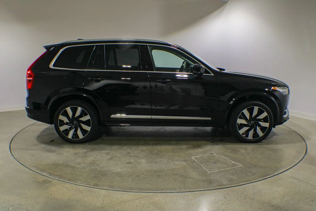 Certified Used 2025 Onyx Black Metallic Volvo T8 Plus image 6