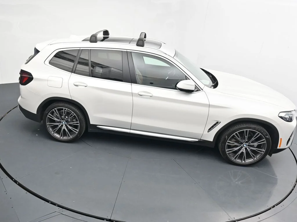 Used 2022 White BMW xDrive30i image 17