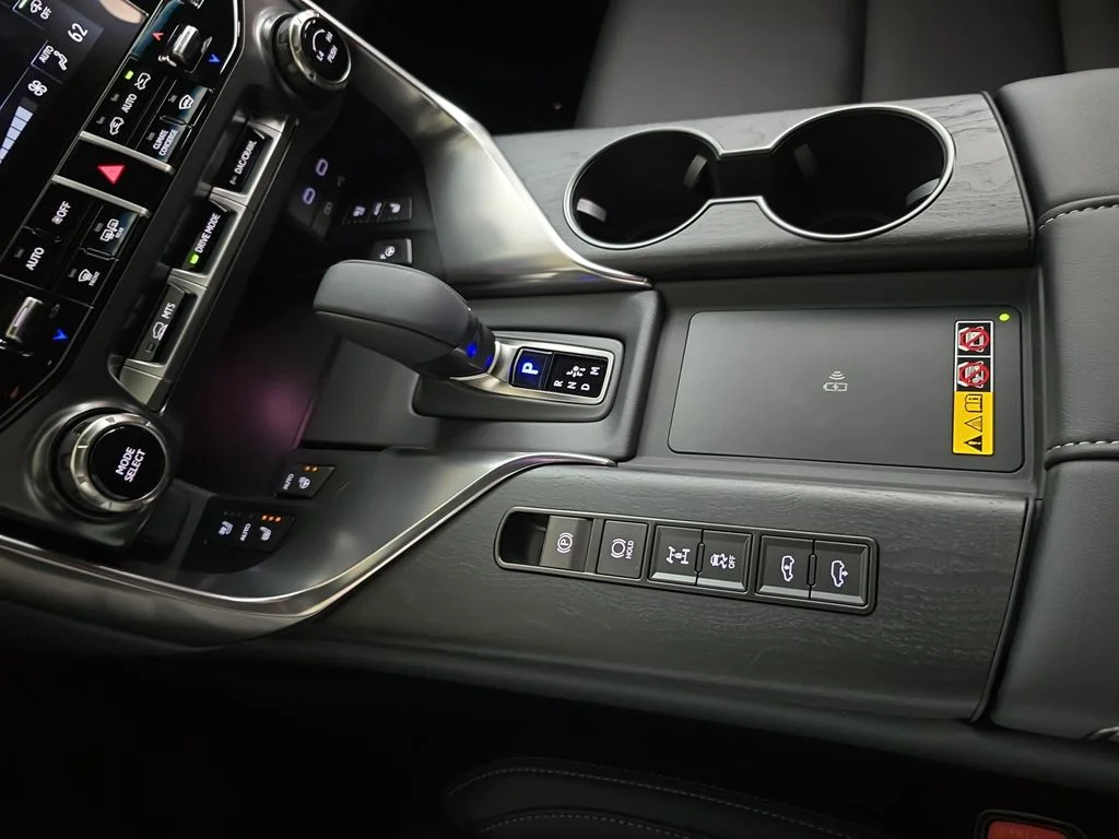 New 2026  Lexus 700h Luxury image 23