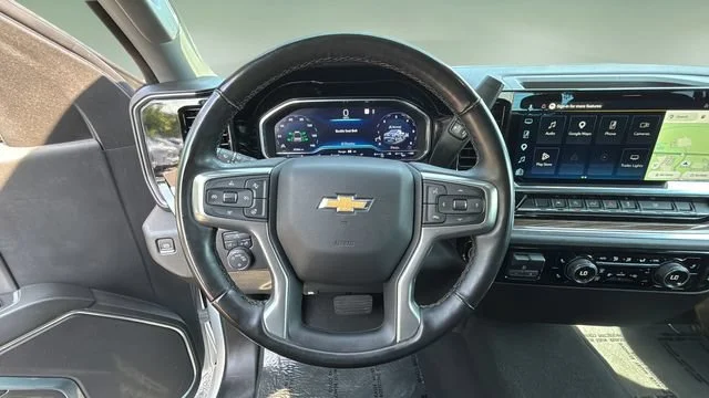 Used 2025 Summit White Chevrolet LT image 14