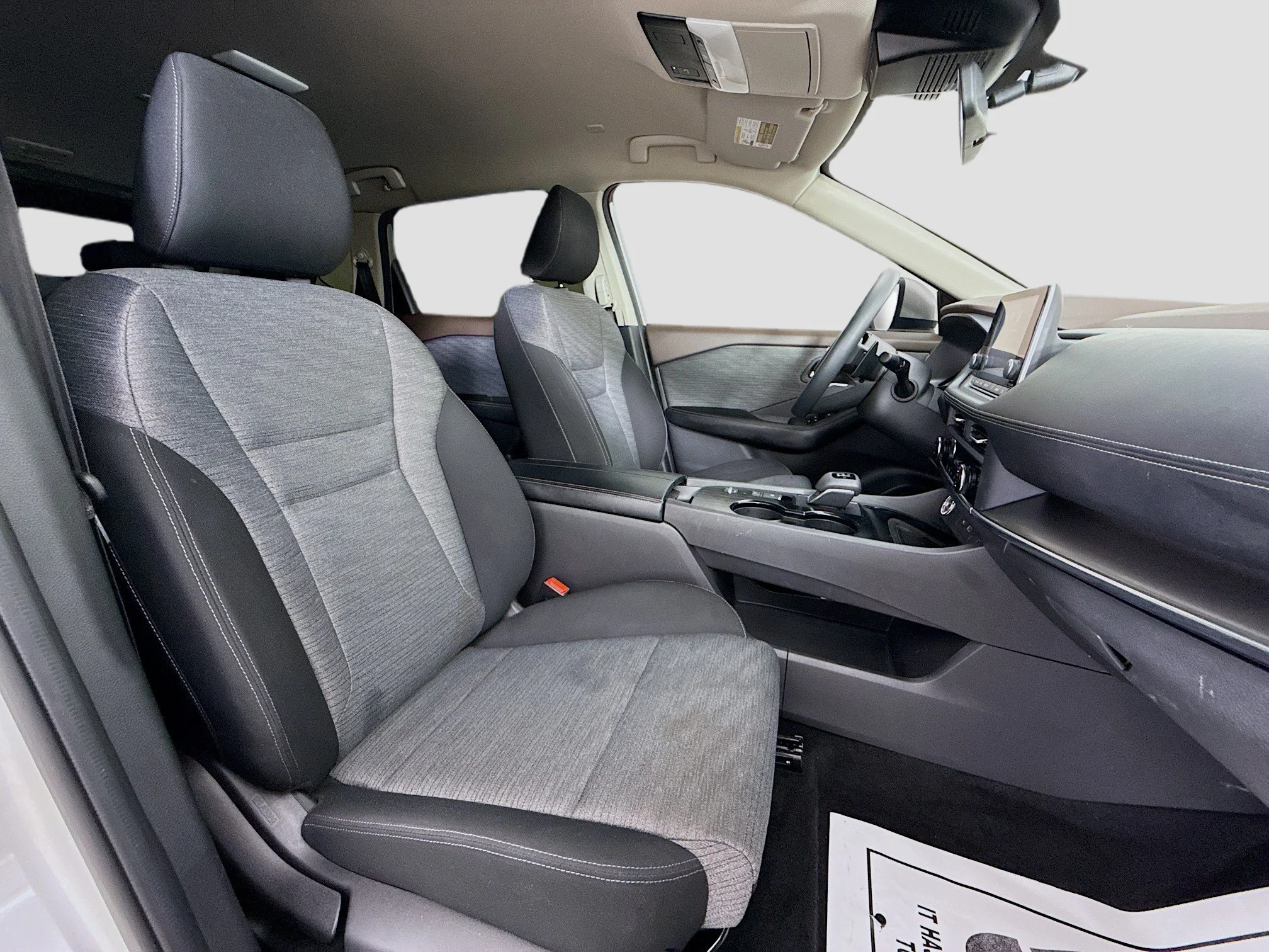 Used 2023  Nissan SV image 30